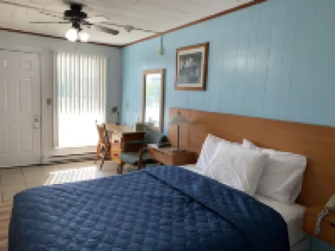Town & Country Motel Hotels in Parry Sound District