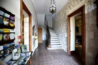 Logis Hôtel - Restaurant Résidence les Cèdres