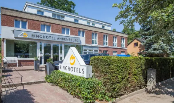 Ringhotel Ahrensburg Hotels near Buckhorn underground station