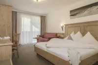 Hotel Lenz Hotels in Kappl