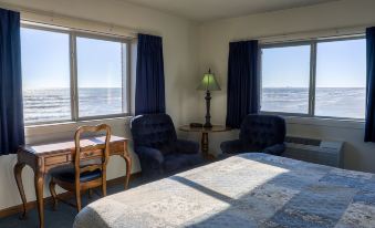 Lighthouse Inn - Two Rivers