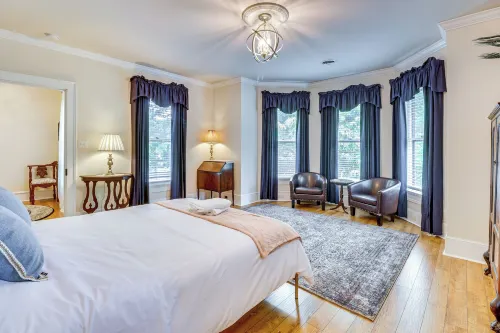Walk to Waterfront Downtown Elizabeth City Home! - Wifi