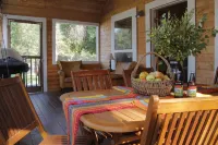 Coho Cottages Hotels in Willow Creek