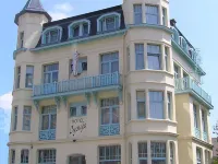 Hotel Georges Hotels in De Haan