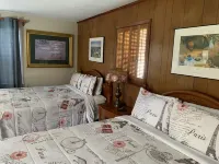 Phillips Historic Motel & Cottages