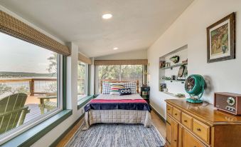 Lake View + Huge Deck: Cozy Possum Kingdom Retreat