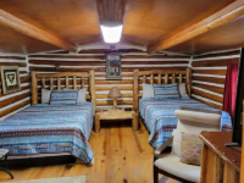 Chinook Cabins & RV Park Hotels in South Fork