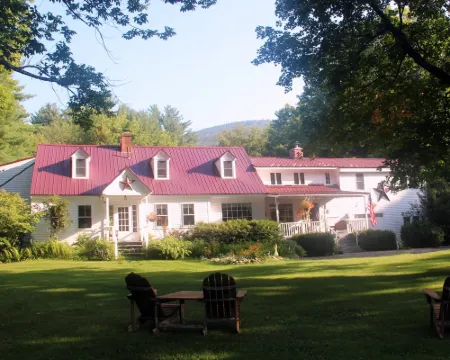 The Buttonwood Inn on Mt. Surprise Hotels in Bartlett