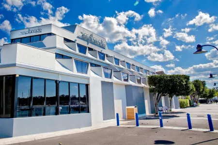 The Esplanade Motel Отели рядом с достопримечательностью «Treasures from the Deep Opal and Shell Museum»