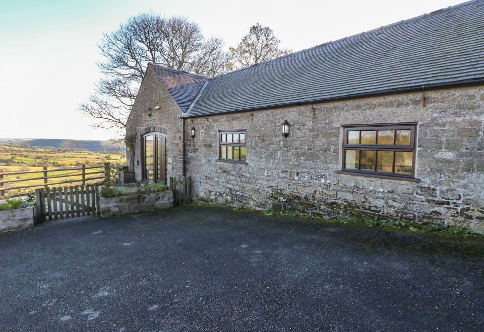 The Barn at Hill House - Housity