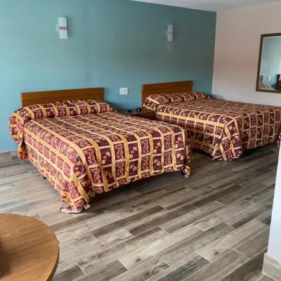 Red Carpet Inn Daytona Beach Отели рядом с достопримечательностью «Торговый центр Destination Daytona»