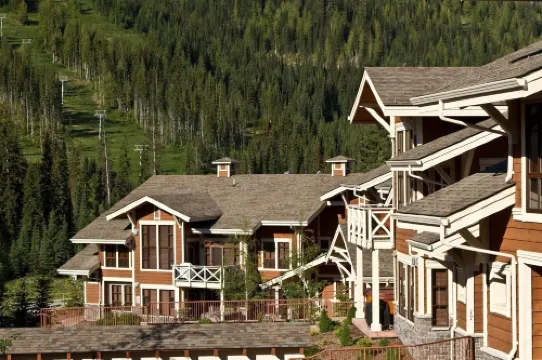 Stones Throw #38 by Bear Country Hôtels à : Thompson-Nicola P