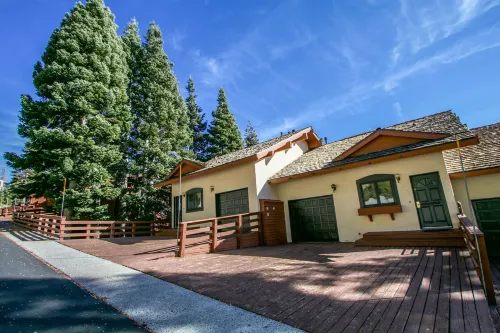 Bridges Townhome 7 Gorgeous Mountain Views, Private Jacuzzi, Steps to Eagle Lodge by RedAwning - Badekar