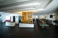 阿特納斯廣場飯店 - 早餐