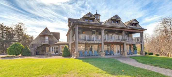 Private Hot Tub Bays View Lodge in Kingsport! Hotels in Sullivan County