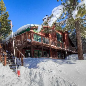 Tahoe Olympic 3 Bedroom Condo by RedAwning