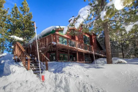 Tahoe Olympic 3 Bedroom Condo by RedAwning