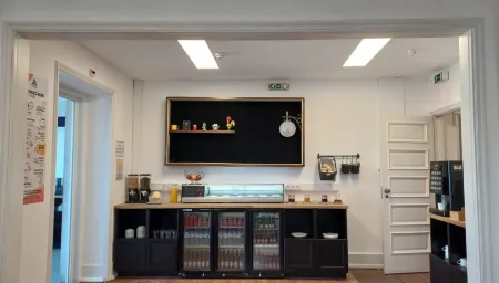 HI Coimbra - Pousada de Juventude Отели рядом с достопримечательностью «Baroque Library - University of Coimbra»