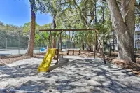 Hilton Head Condo Beach Supplies, Walk to Shore!