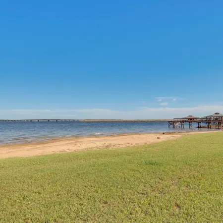 Hemphill Vacation Rental w/ Pool, Walk to Lake!