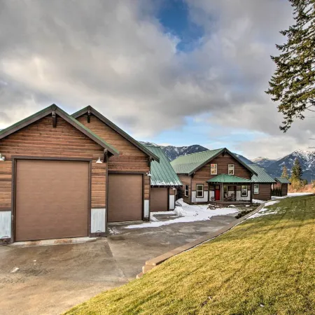 CLE Elum Lake Bunkhouse w/ Shared Hot Tub & Views!