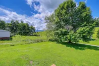 Dog-Friendly Home w/ Mtn Views in Chilhowie! - Wi-Fi