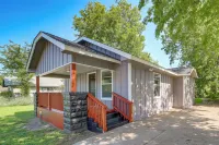 Remodeled Tulsa House w/ Yard ~ 4 Mi to Downtown! - Homestays