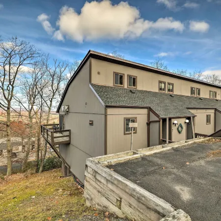 Cozy Camelback, Pocono Retreat w/ Mountain Views!