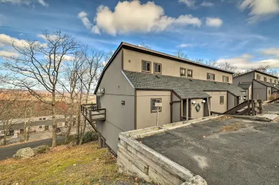 Cozy Camelback, Pocono Retreat w/ Mountain Views!