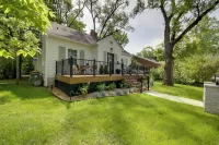 Renovated Bloomington Home - Steps to Campus! - Balkoner