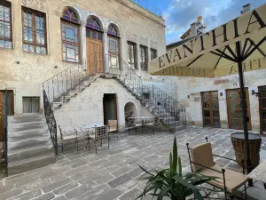 Evanthia Cave Suites