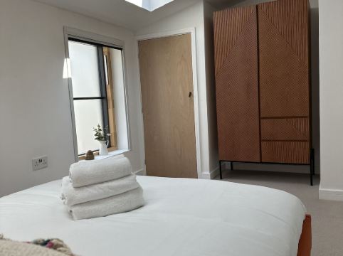 Ideal Bristol Getaway - 3 Bed Harbourside Home