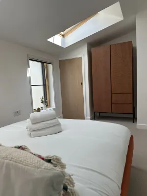 Ideal Bristol Getaway - 3 Bed Harbourside Home Hotels in Redcliffe