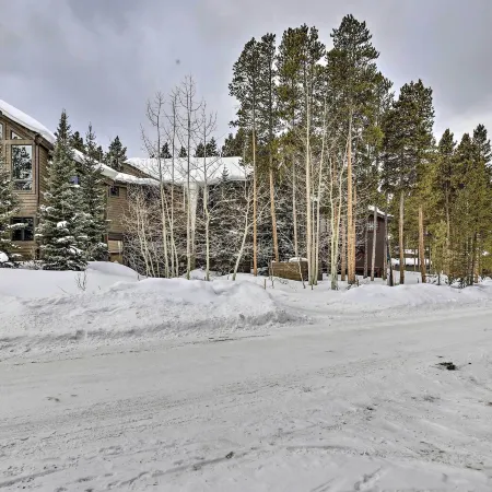 Ski-in/Out Breckenridge Gem w/ Hot Tub!