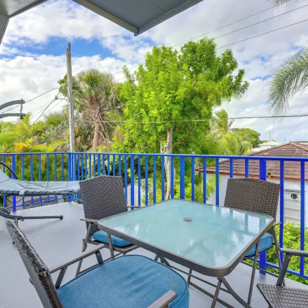 Cozy Singer Island Condo: Walk to Beach & Marina!