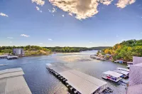Waterfront Condo w/ Resort Perks in Lake Ozark! -  Habitaciones en casas particulares