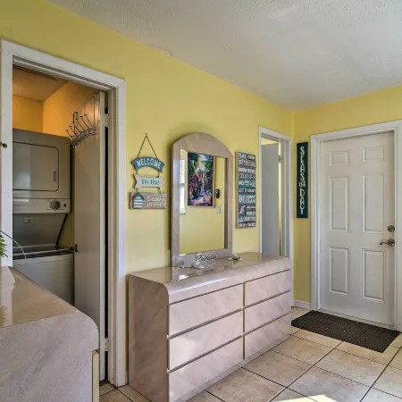Comfy Dunedin Escape 1 Block to Main Street!