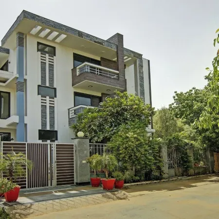 Blue Moon Residency Hotel & Restaurant