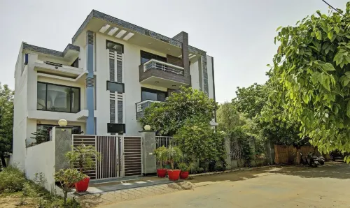 Blue Moon Residency Hotel & Restaurant