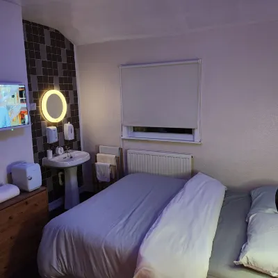 The Oddfellows Arms Hotels near BBC Dock House