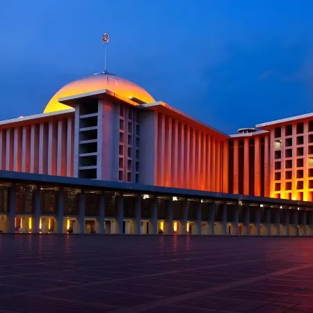 Shakti Capsule Hotel Jakarta Отели рядом с достопримечательностью «Улица Печенонган»