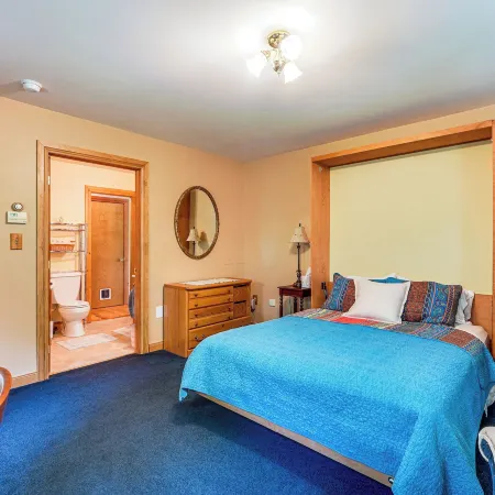 Peaceful Country Retreat: Private & Convenient
