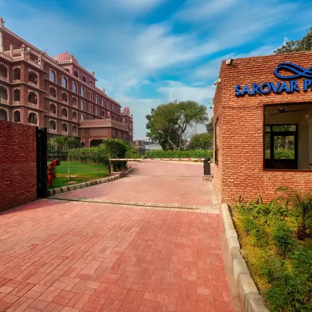 Sarovar Premiere Amritsar Отели рядом с достопримечательностью «Колледж Хальса»