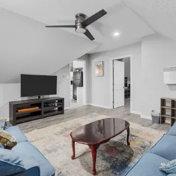 Charming 1-bedroom  Hideout in  Belleville with WiFi, AC