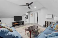 Charming 1-bedroom  Hideout in  Belleville with WiFi, AC