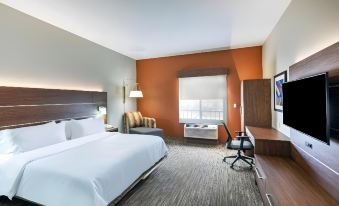 Holiday Inn Express & Suites Pryor