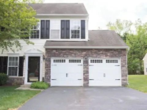 Come Relax in our Peaceful 3 Bedroom Twinhome just 3 miles from Beach! ミルビルのホテル