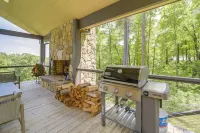 Luxurious Mountain Retreat w/ Long Range Views! - Homestays