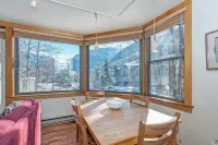 Plunge A by AvantStay Stunning Views A Block from Lift 7