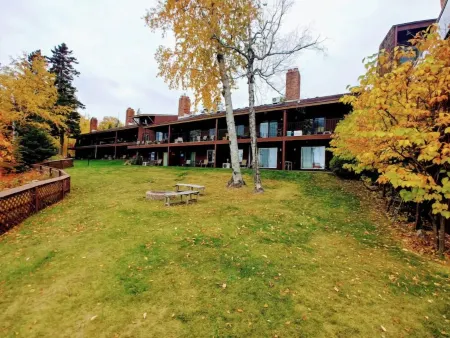 Cozy Timber Trails on Lake Superior